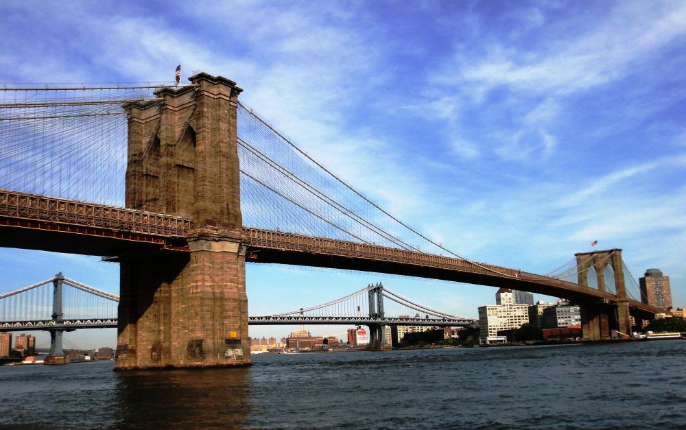 Brooklyn_Bridge_as_seen_from_FDR_Drive_in_Manhattan.JPG